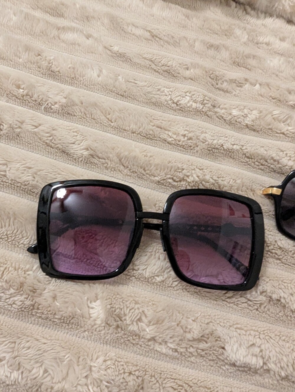 Jessica Simpson Black Frame Sunglasses with Purple Lenses